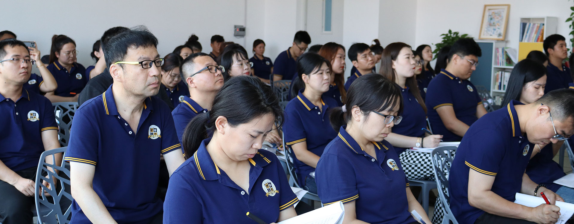 男人日女人庇免费看